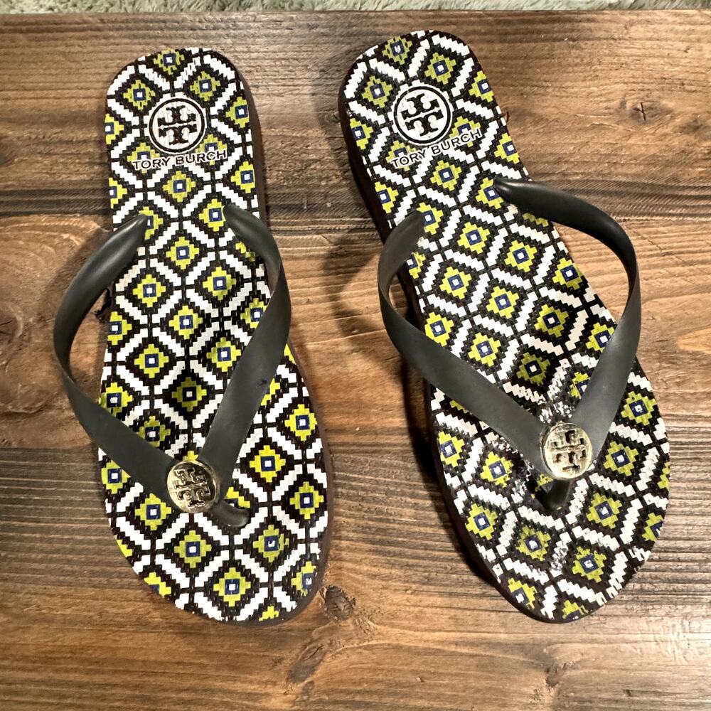 TORY BURCH Sz 9 Rubber Flip Flop Sandals Geometric print green